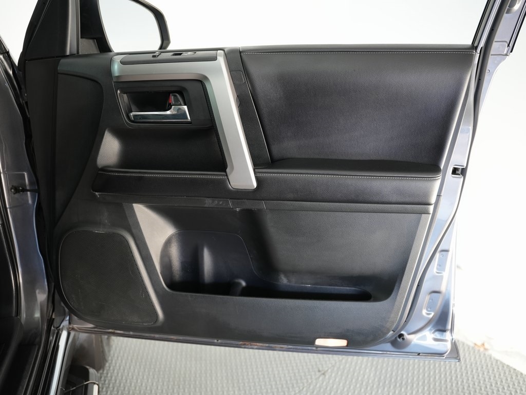 Toyota 4Runner TRD Off Road Premium 4WD (Natl) 2017