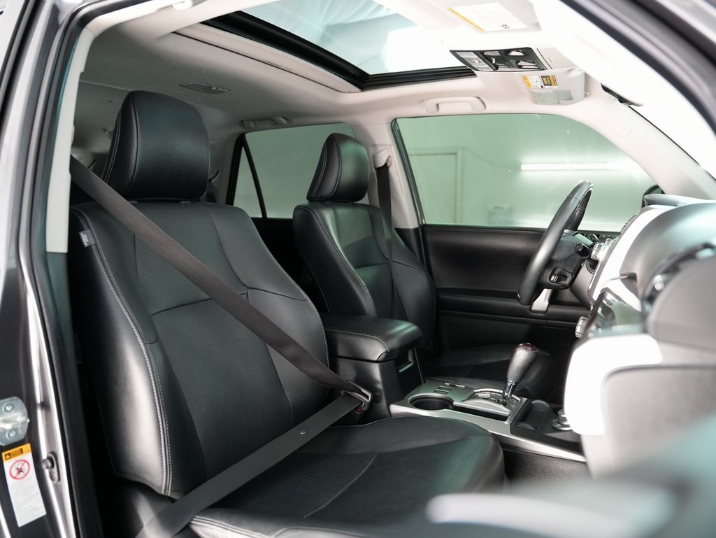 Toyota 4Runner TRD Off Road Premium 4WD (Natl) 2017