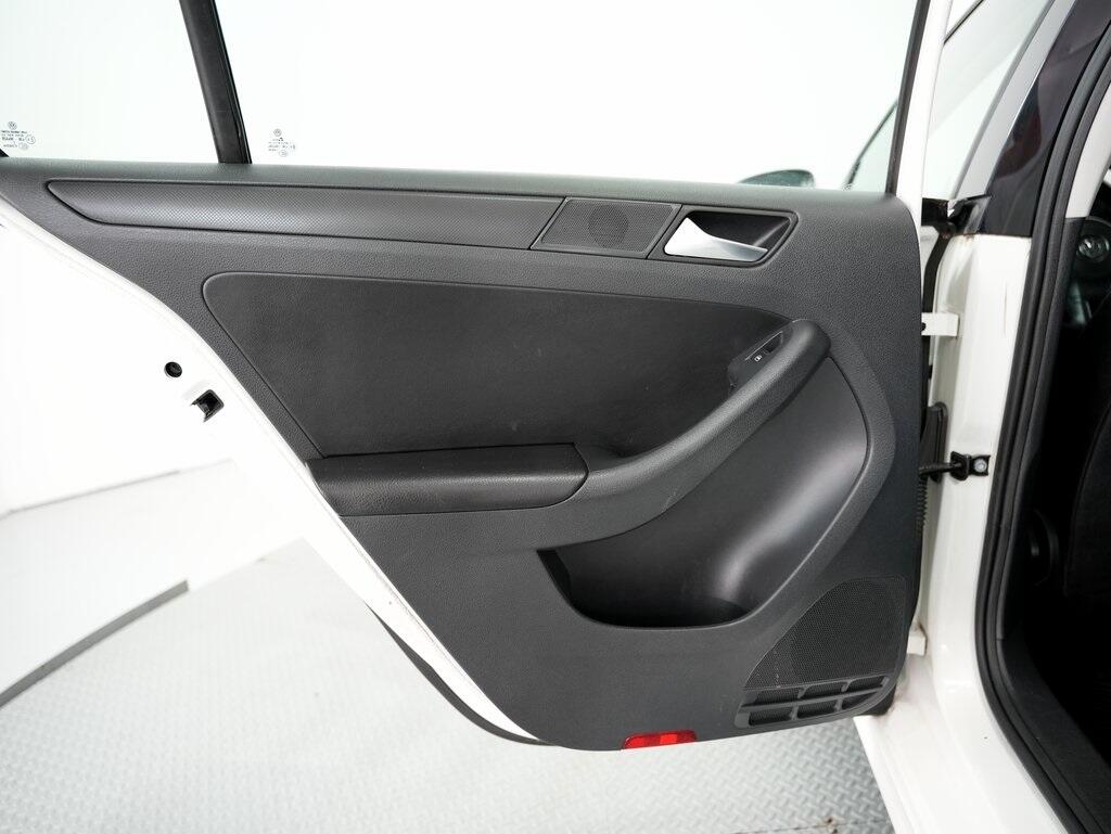 Volkswagen Jetta Sedan 4dr Auto SE PZEV 2012