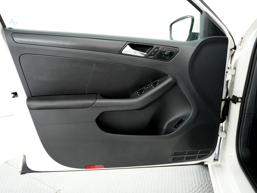 Volkswagen Jetta Sedan 4dr Auto SE PZEV 2012