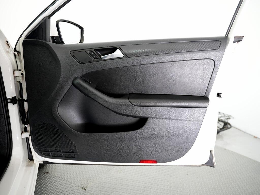 Volkswagen Jetta Sedan 4dr Auto SE PZEV 2012