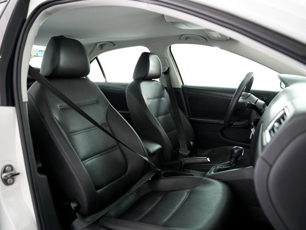 Volkswagen Jetta Sedan 4dr Auto SE PZEV 2012