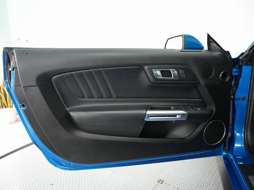 Ford Mustang EcoBoost Convertible 2021