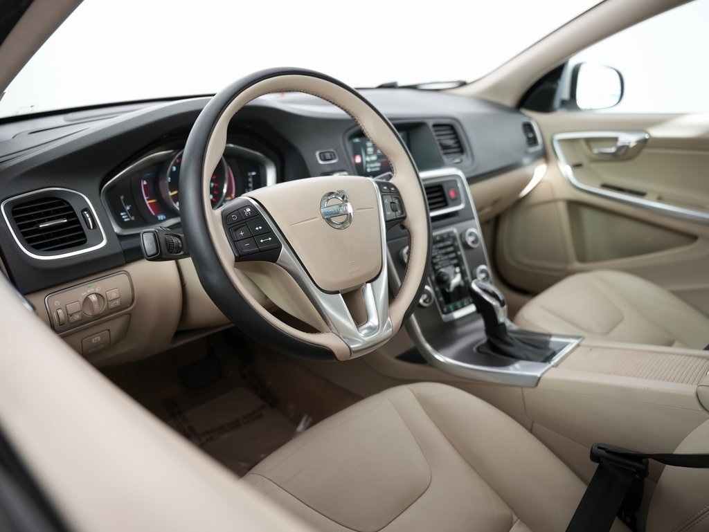 Volvo S60 2015.5 4dr Sdn T5 Drive-E Platinum FWD 2015