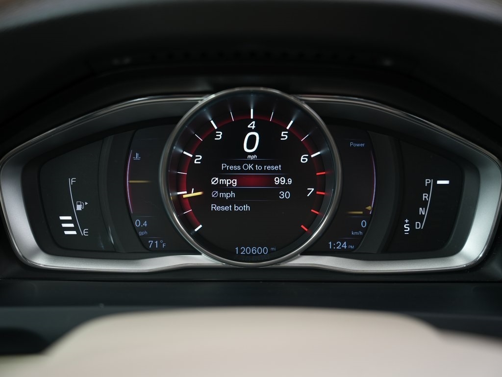 Volvo S60 2015.5 4dr Sdn T5 Drive-E Platinum FWD 2015