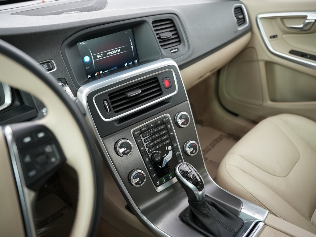 Volvo S60 2015.5 4dr Sdn T5 Drive-E Platinum FWD 2015