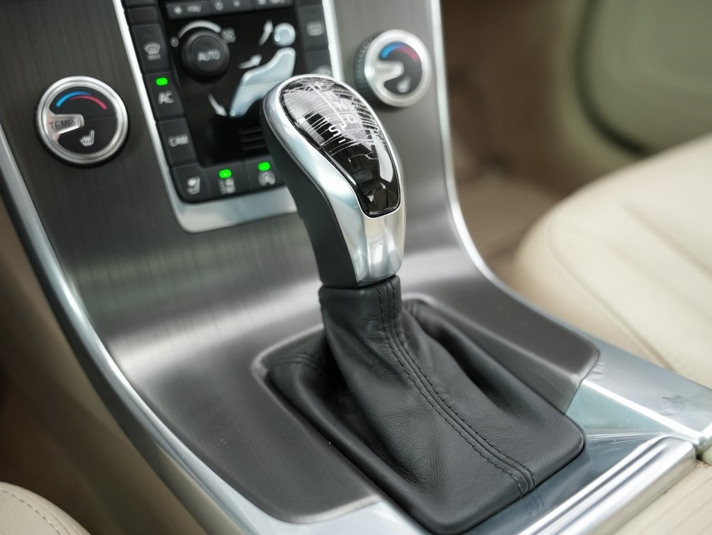 Volvo S60 2015.5 4dr Sdn T5 Drive-E Platinum FWD 2015