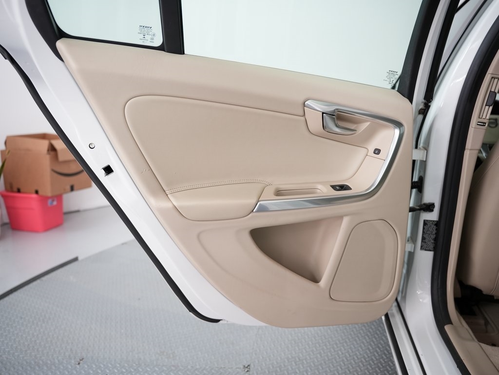 Volvo S60 2015.5 4dr Sdn T5 Drive-E Platinum FWD 2015