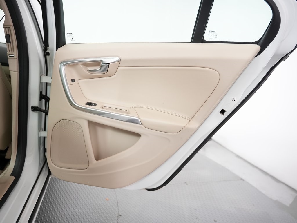 Volvo S60 2015.5 4dr Sdn T5 Drive-E Platinum FWD 2015