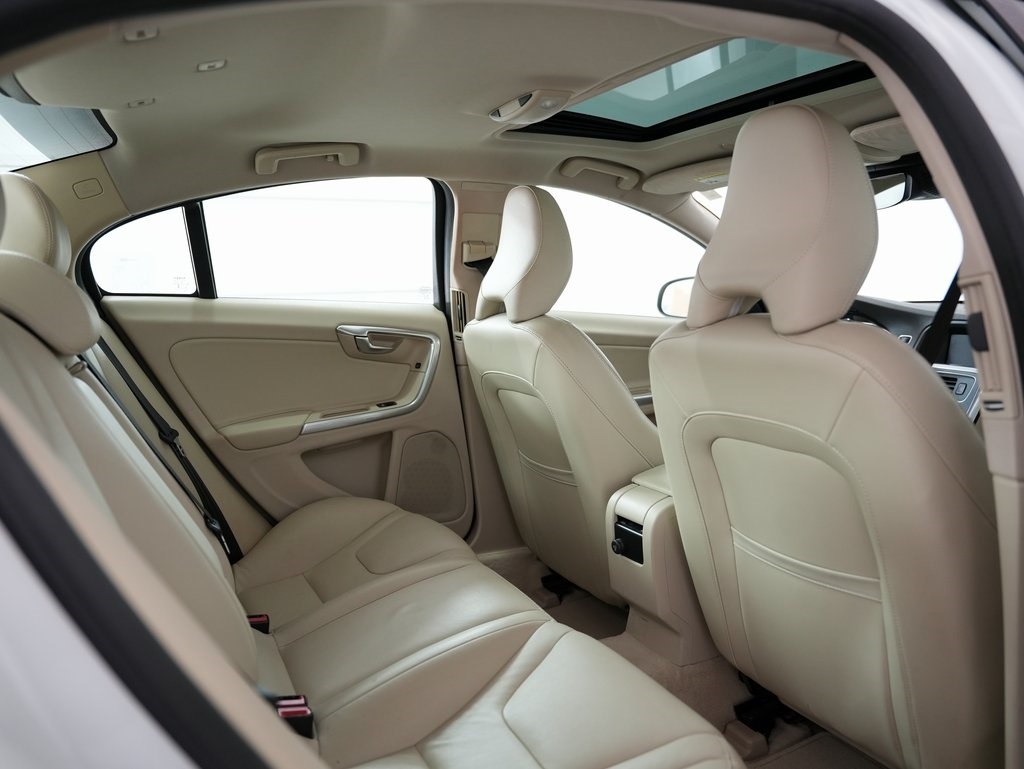 Volvo S60 2015.5 4dr Sdn T5 Drive-E Platinum FWD 2015