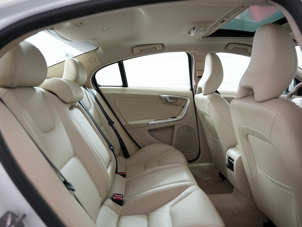 Volvo S60 2015.5 4dr Sdn T5 Drive-E Platinum FWD 2015