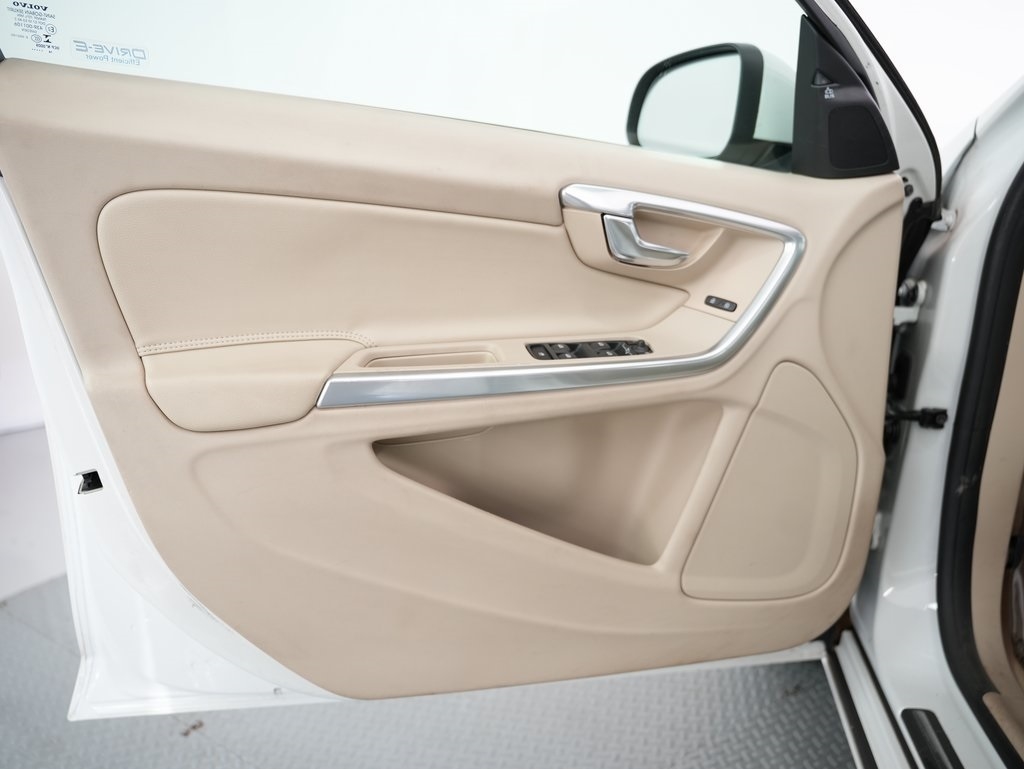 Volvo S60 2015.5 4dr Sdn T5 Drive-E Platinum FWD 2015