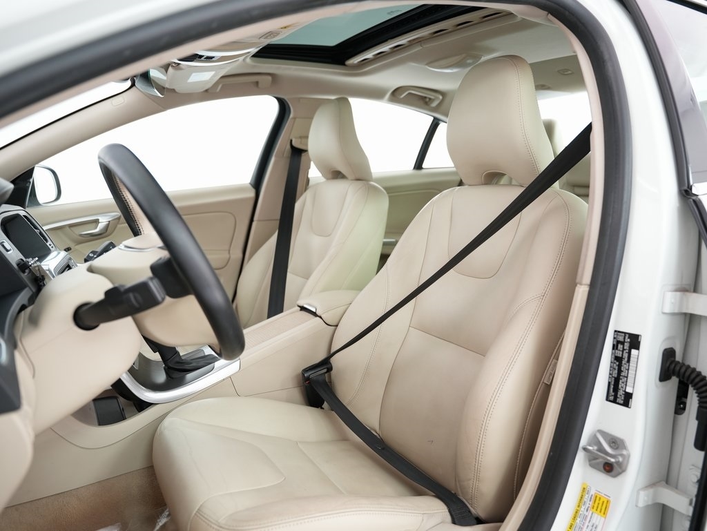 Volvo S60 2015.5 4dr Sdn T5 Drive-E Platinum FWD 2015