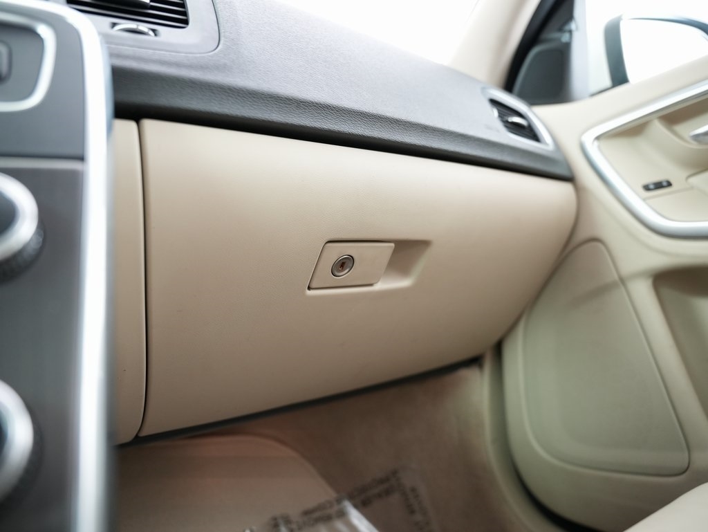 Volvo S60 2015.5 4dr Sdn T5 Drive-E Platinum FWD 2015