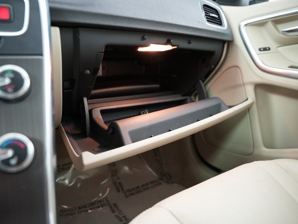 Volvo S60 2015.5 4dr Sdn T5 Drive-E Platinum FWD 2015