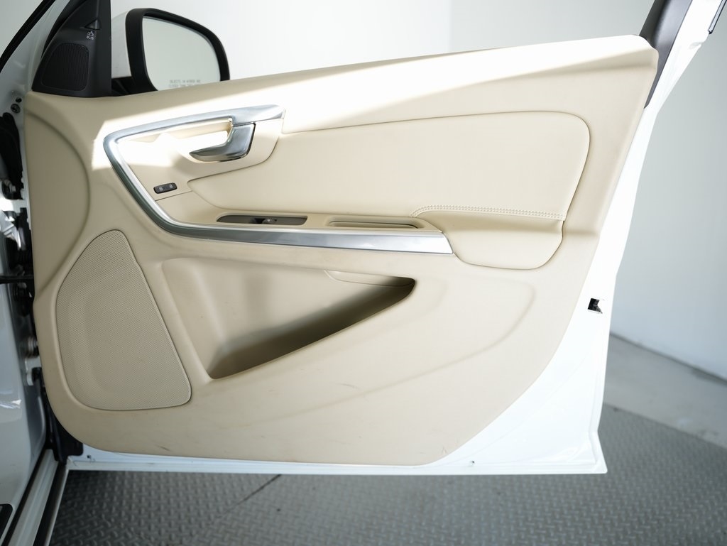 Volvo S60 2015.5 4dr Sdn T5 Drive-E Platinum FWD 2015