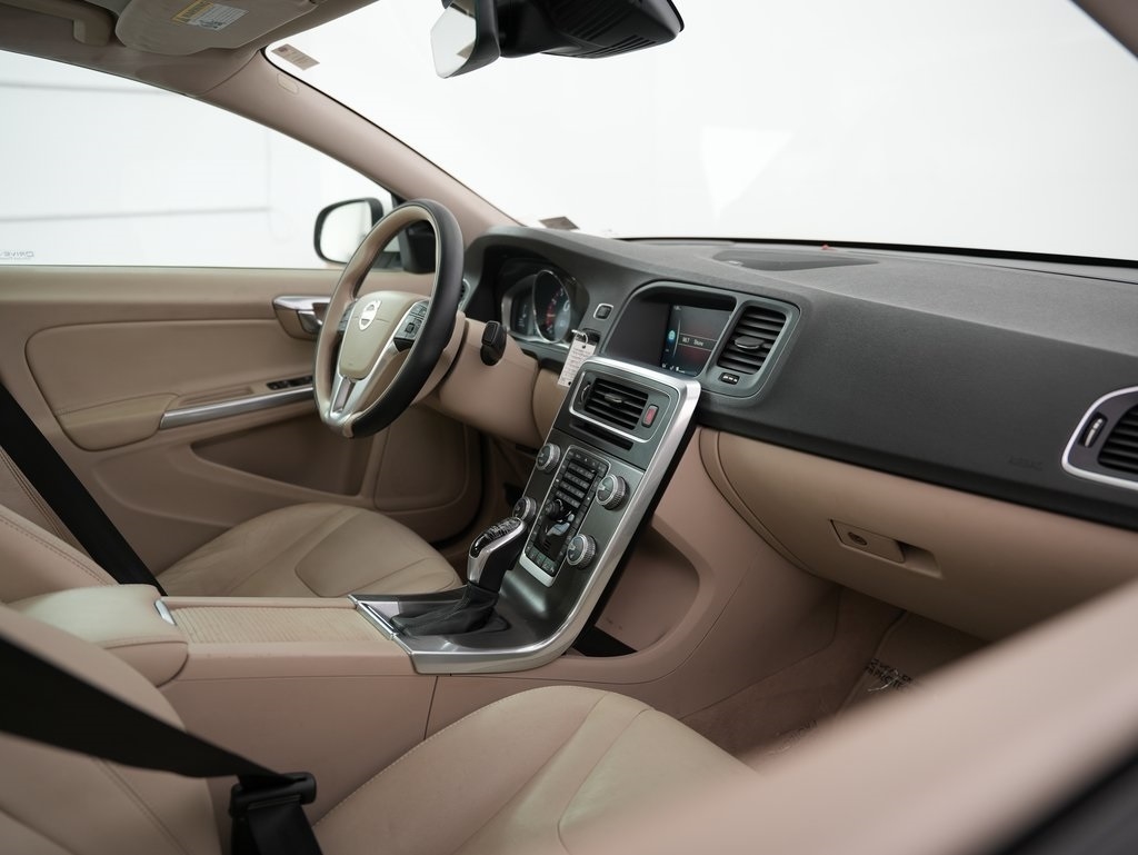 Volvo S60 2015.5 4dr Sdn T5 Drive-E Platinum FWD 2015