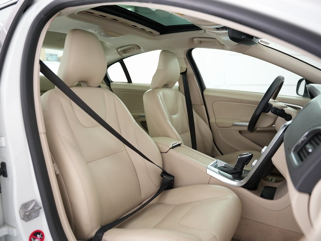 Volvo S60 2015.5 4dr Sdn T5 Drive-E Platinum FWD 2015