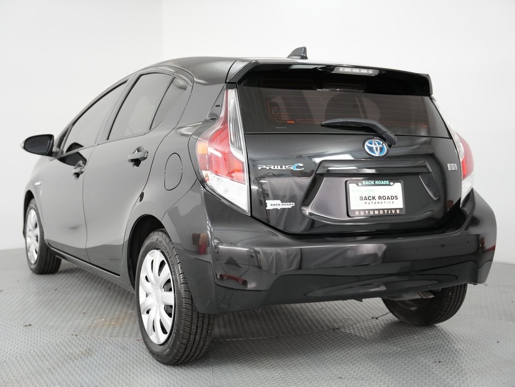Toyota Prius c 5dr HB Three (Natl) 2015