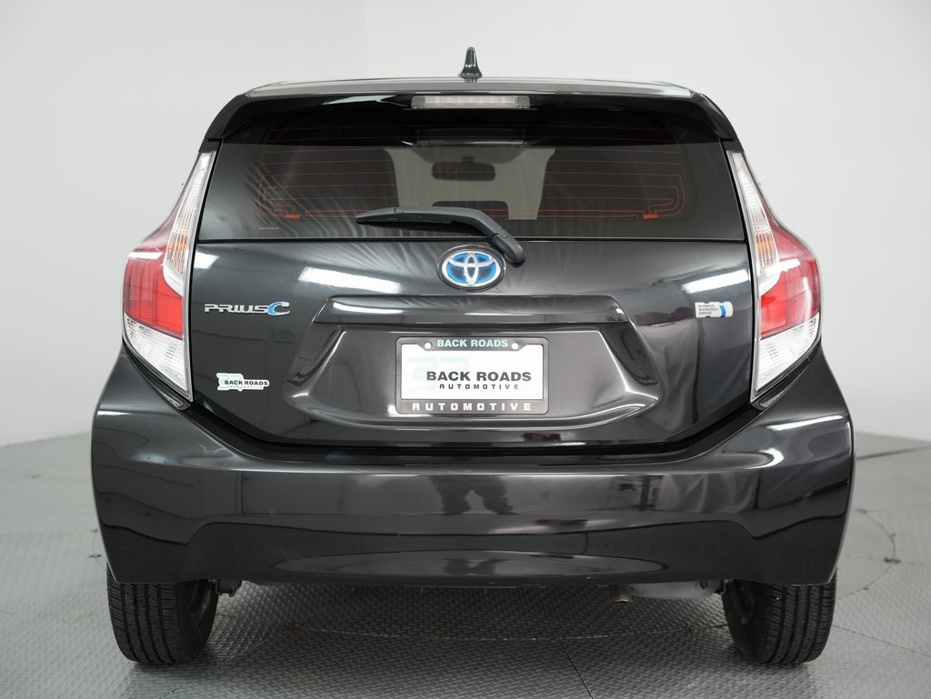 Toyota Prius c 5dr HB Three (Natl) 2015