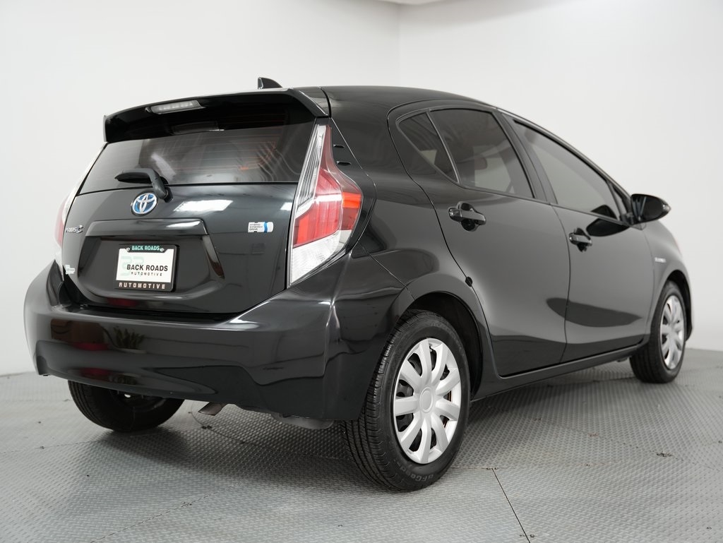 Toyota Prius c 5dr HB Three (Natl) 2015