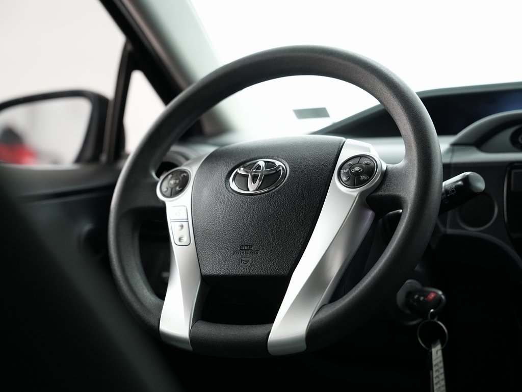 Toyota Prius c 5dr HB Three (Natl) 2015