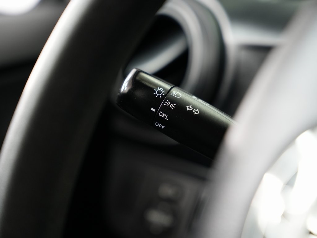 Toyota Prius c 5dr HB Three (Natl) 2015