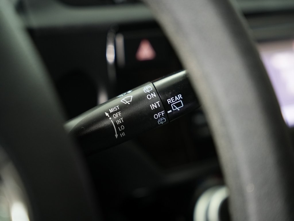 Toyota Prius c 5dr HB Three (Natl) 2015