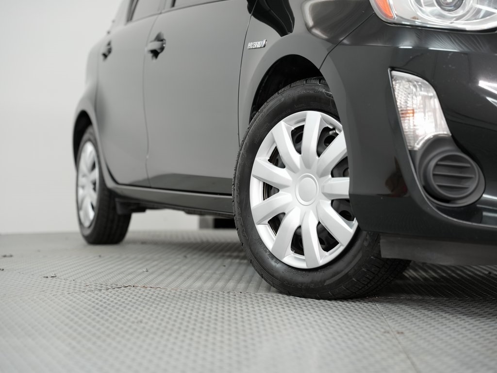 Toyota Prius c 5dr HB Three (Natl) 2015