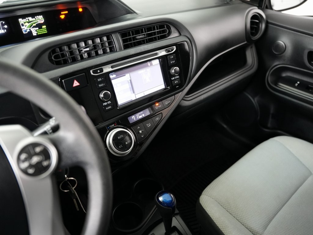 Toyota Prius c 5dr HB Three (Natl) 2015