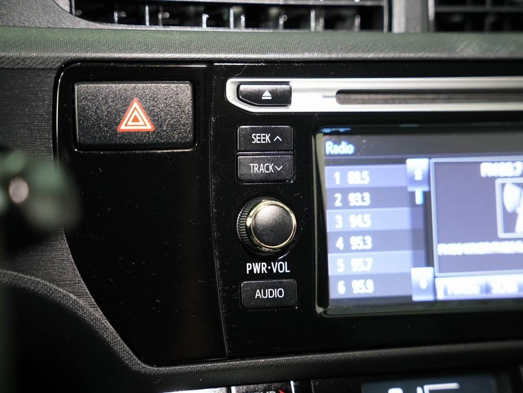 Toyota Prius c 5dr HB Three (Natl) 2015