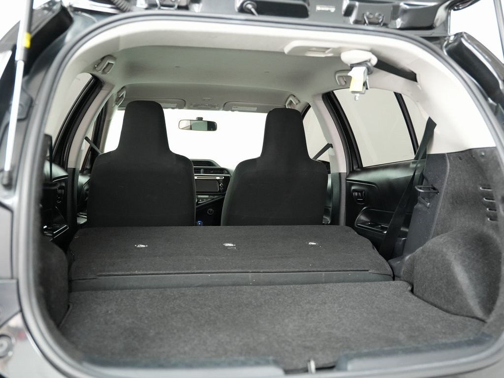 Toyota Prius c 5dr HB Three (Natl) 2015