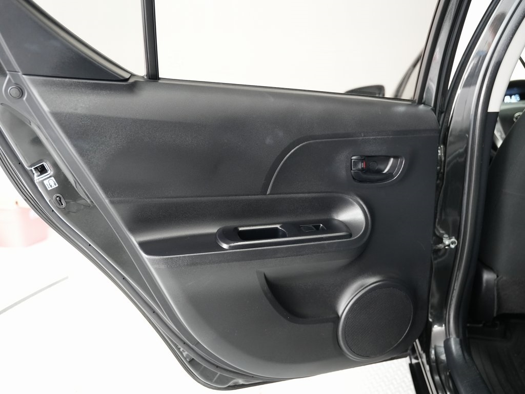 Toyota Prius c 5dr HB Three (Natl) 2015