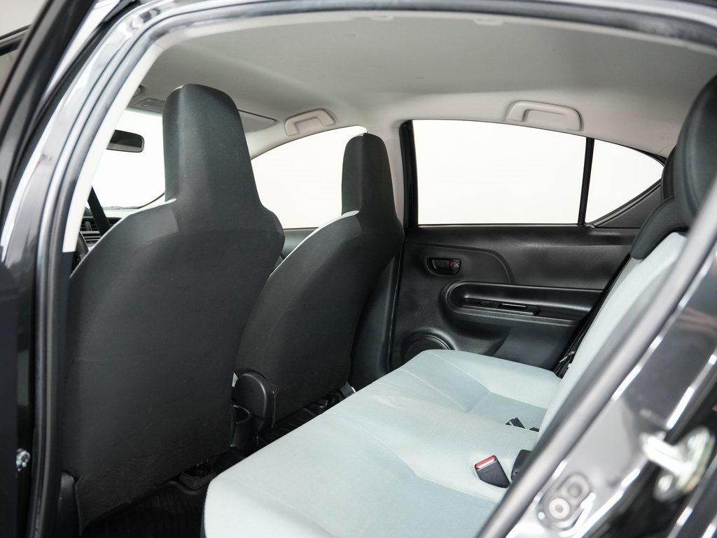 Toyota Prius c 5dr HB Three (Natl) 2015