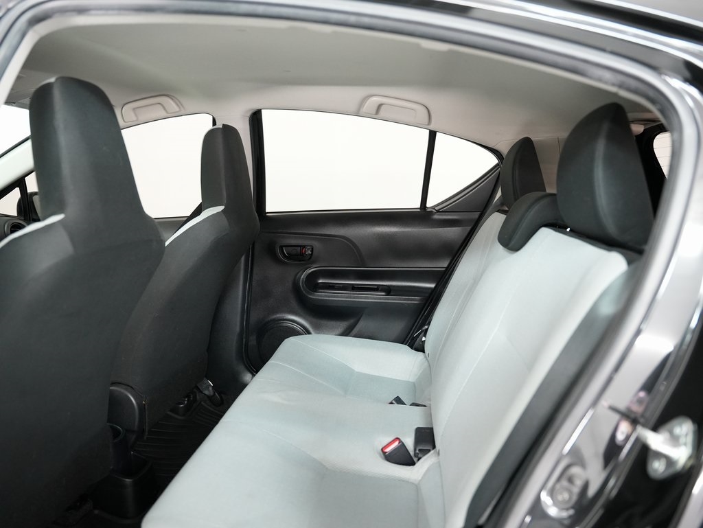 Toyota Prius c 5dr HB Three (Natl) 2015