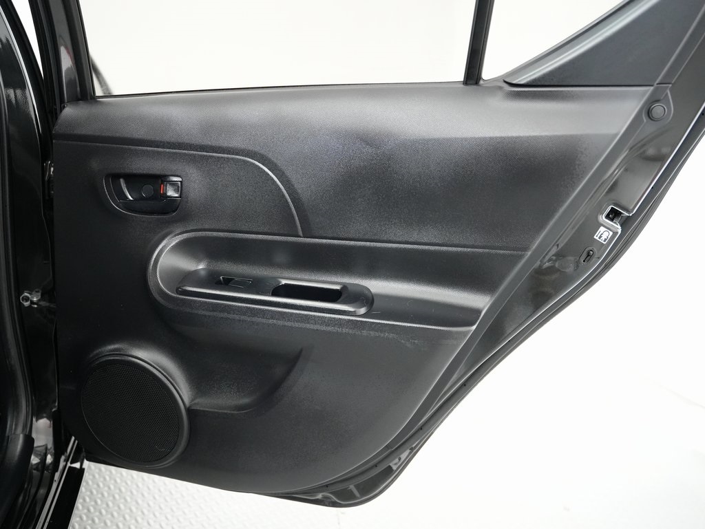 Toyota Prius c 5dr HB Three (Natl) 2015