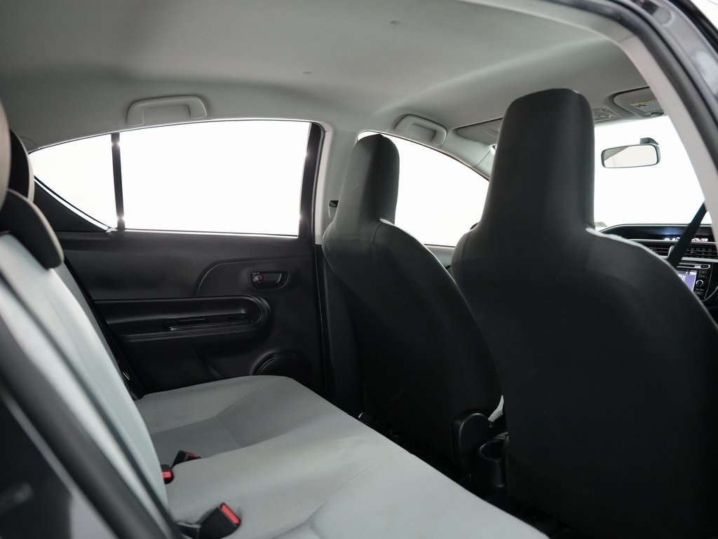 Toyota Prius c 5dr HB Three (Natl) 2015