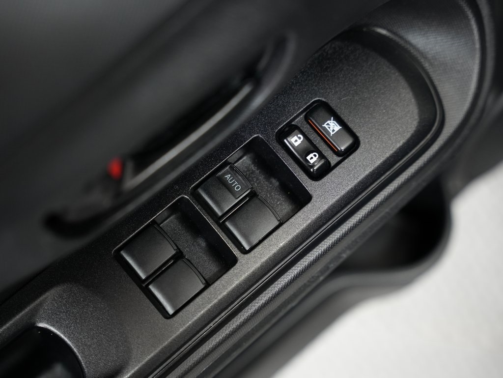 Toyota Prius c 5dr HB Three (Natl) 2015