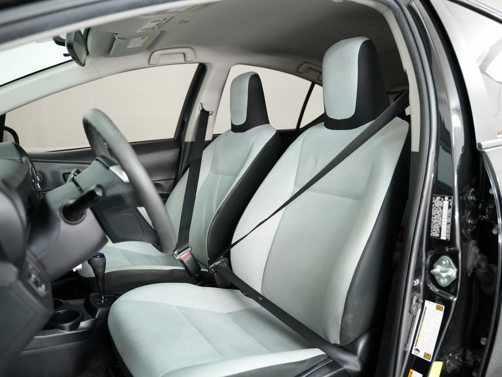 Toyota Prius c 5dr HB Three (Natl) 2015