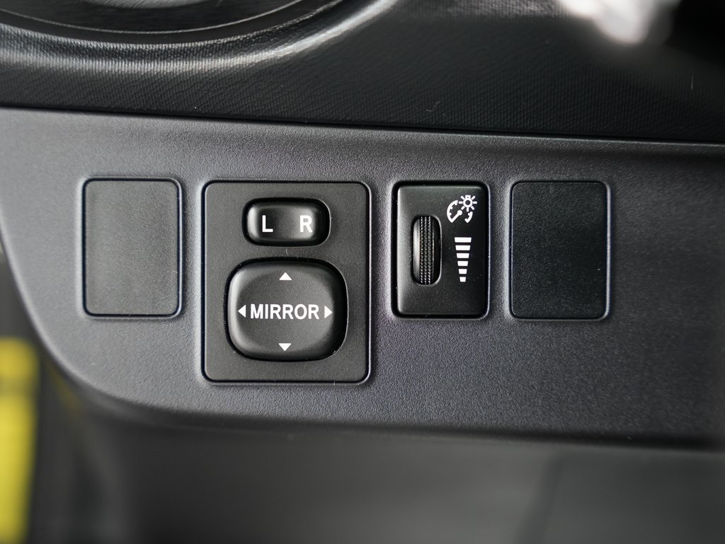 Toyota Prius c 5dr HB Three (Natl) 2015