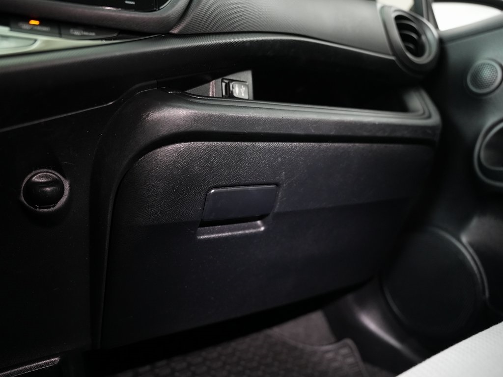 Toyota Prius c 5dr HB Three (Natl) 2015