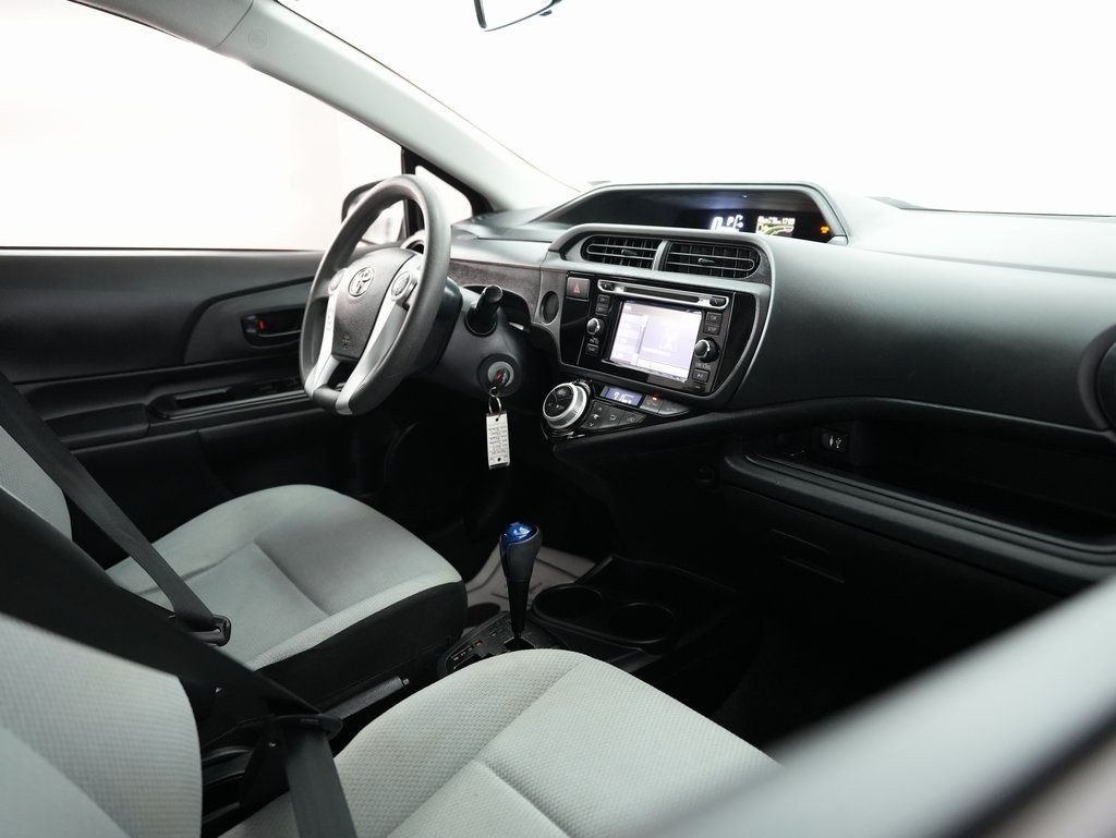 Toyota Prius c 5dr HB Three (Natl) 2015