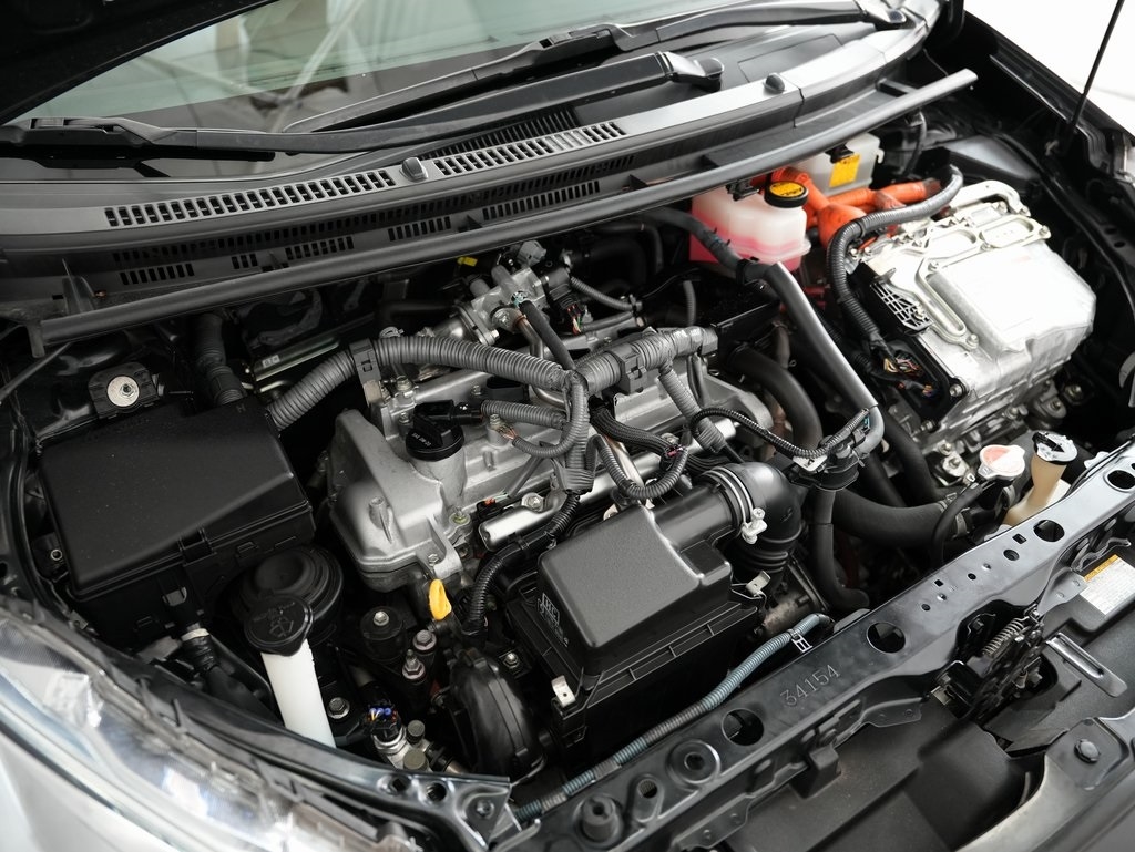 Toyota Prius c 5dr HB Three (Natl) 2015