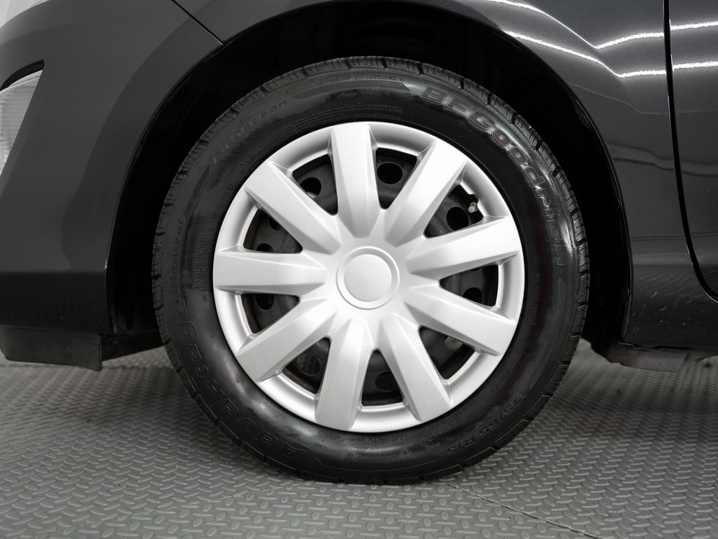 Toyota Prius c 5dr HB Three (Natl) 2015