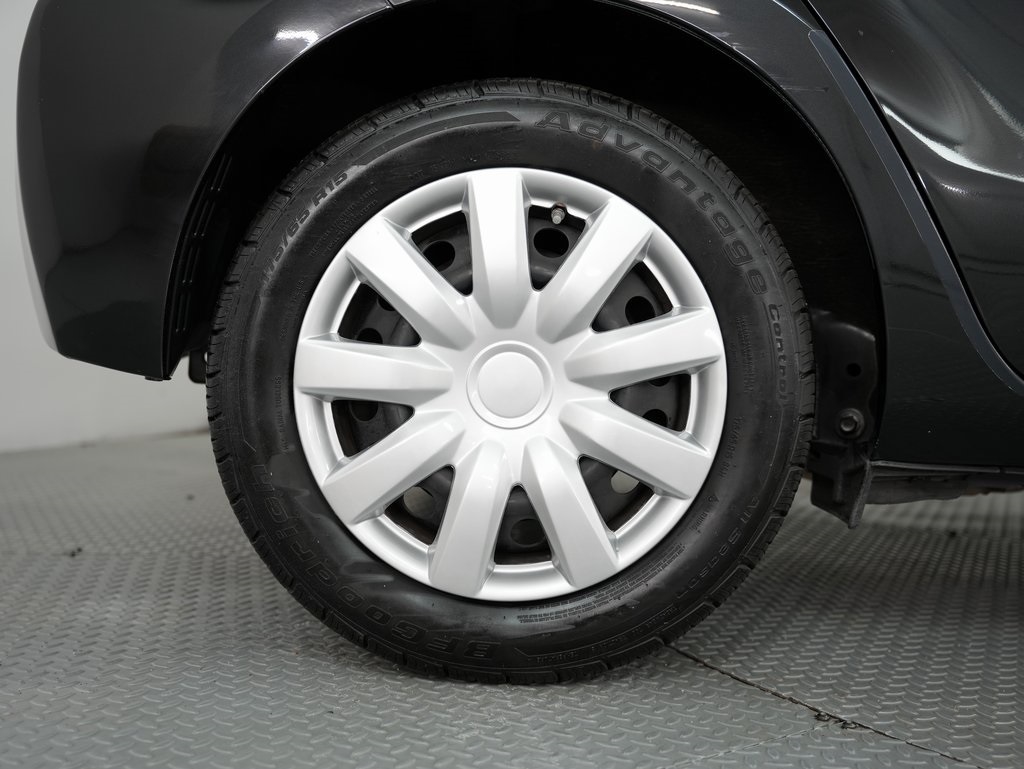 Toyota Prius c 5dr HB Three (Natl) 2015