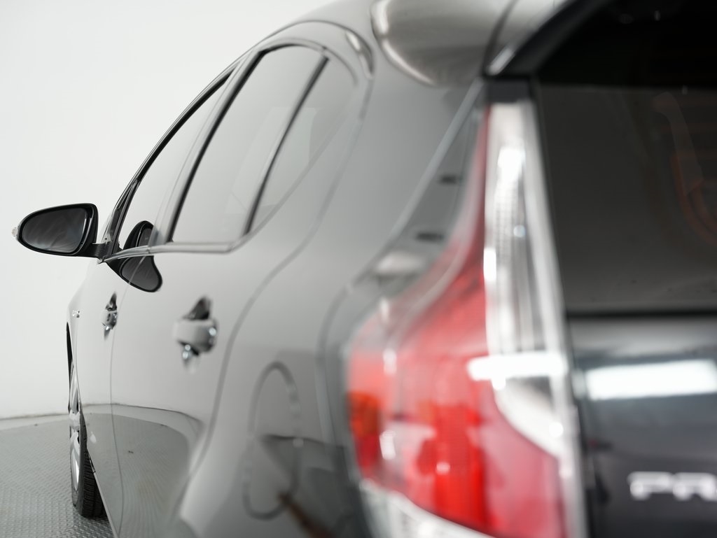 Toyota Prius c 5dr HB Three (Natl) 2015