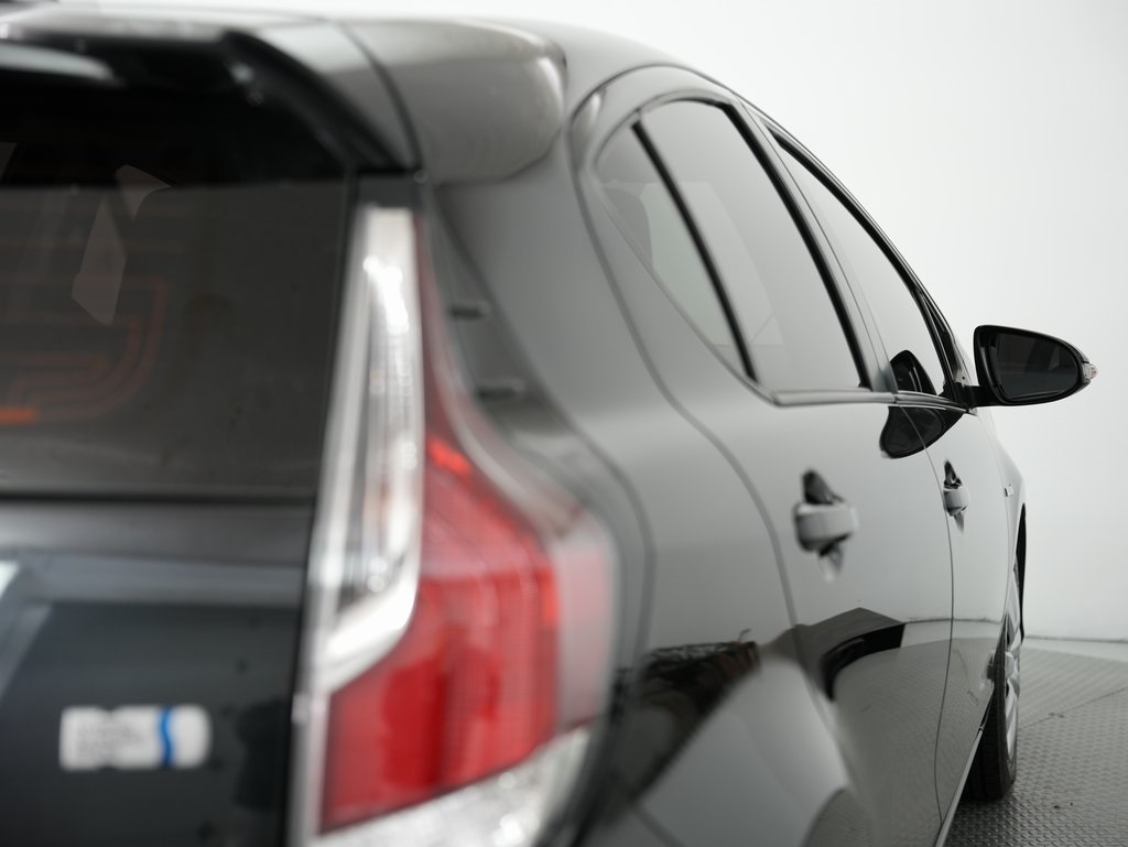 Toyota Prius c 5dr HB Three (Natl) 2015