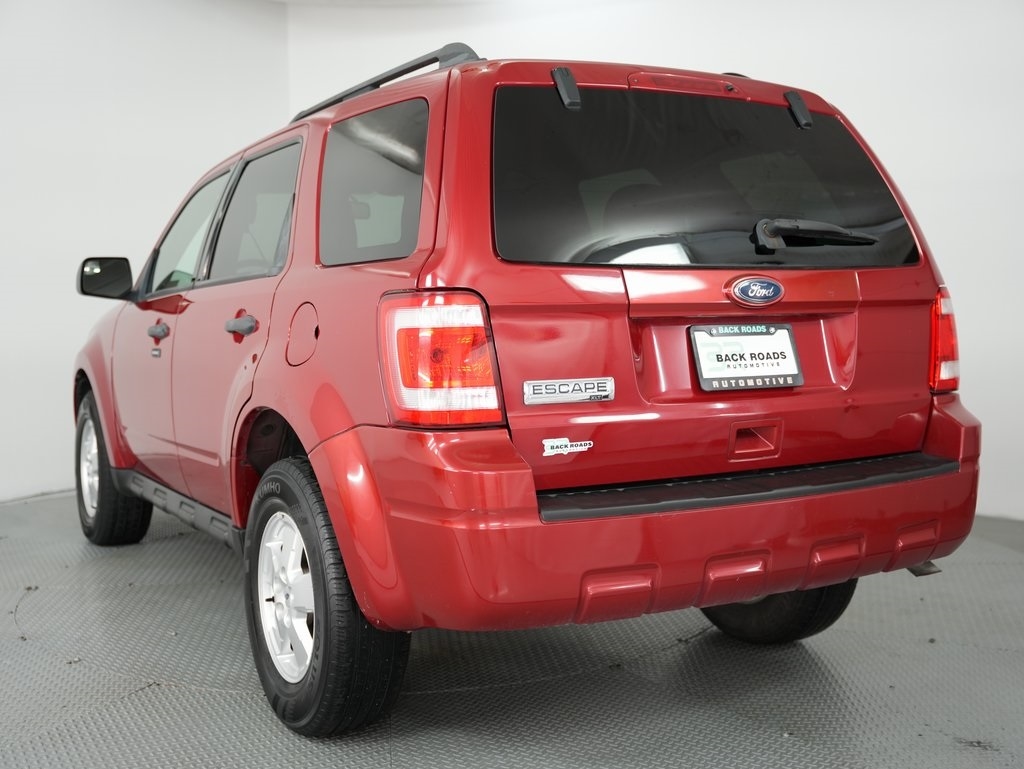 Ford Escape FWD 4dr XLT 2010