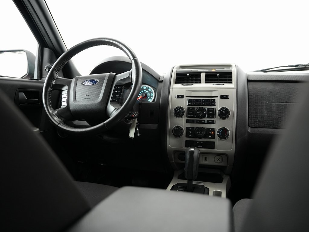 Ford Escape FWD 4dr XLT 2010