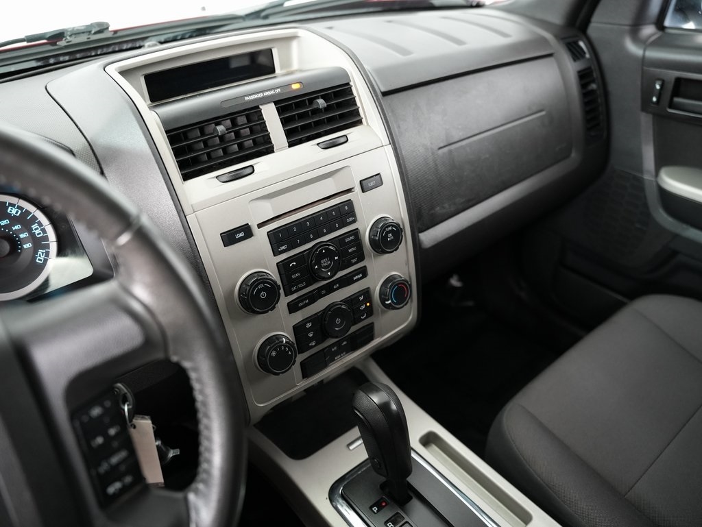 Ford Escape FWD 4dr XLT 2010